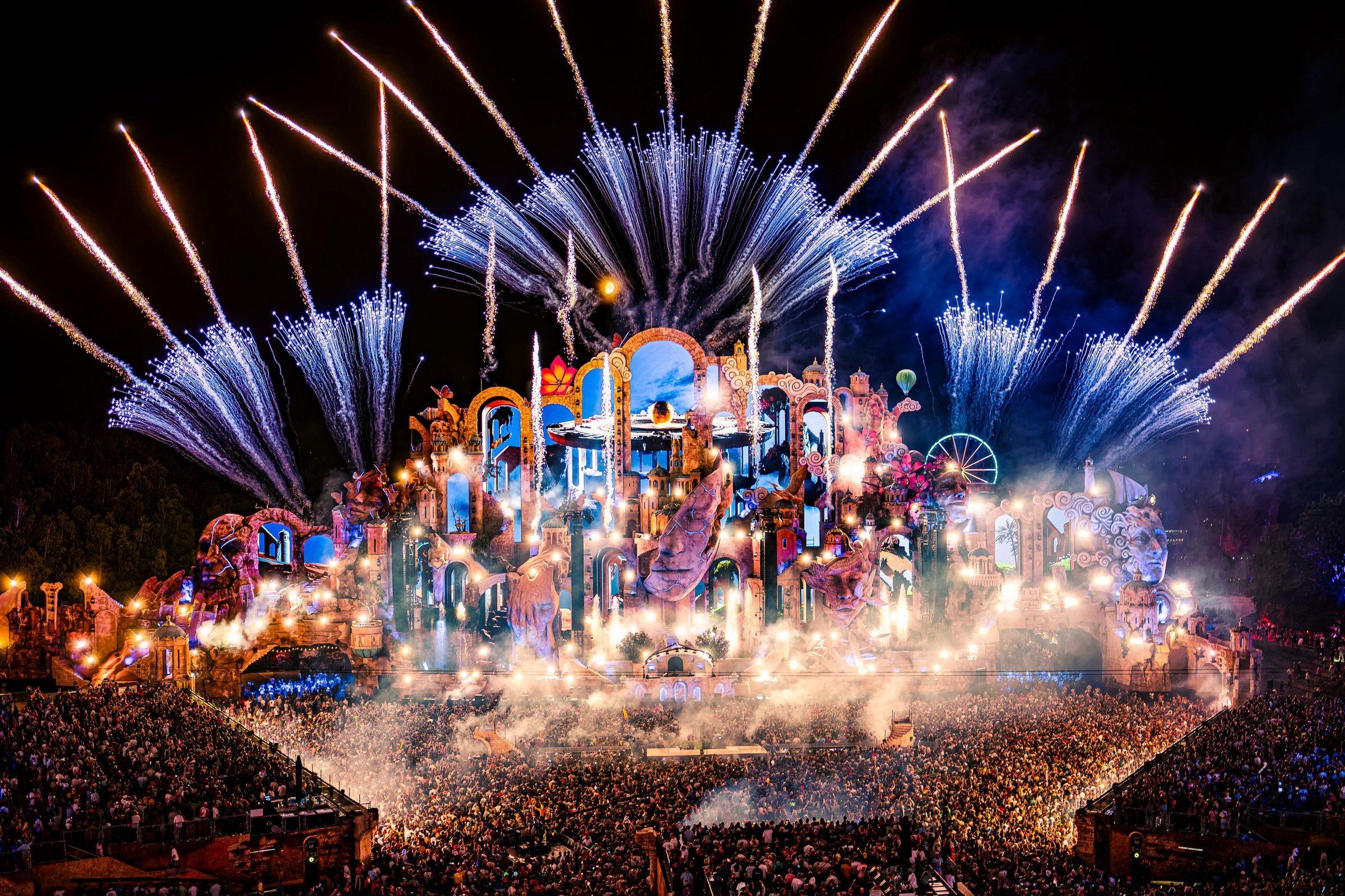 Mainstage Consciencia de noche con fuegos artificiales, Tomorrowland 2026