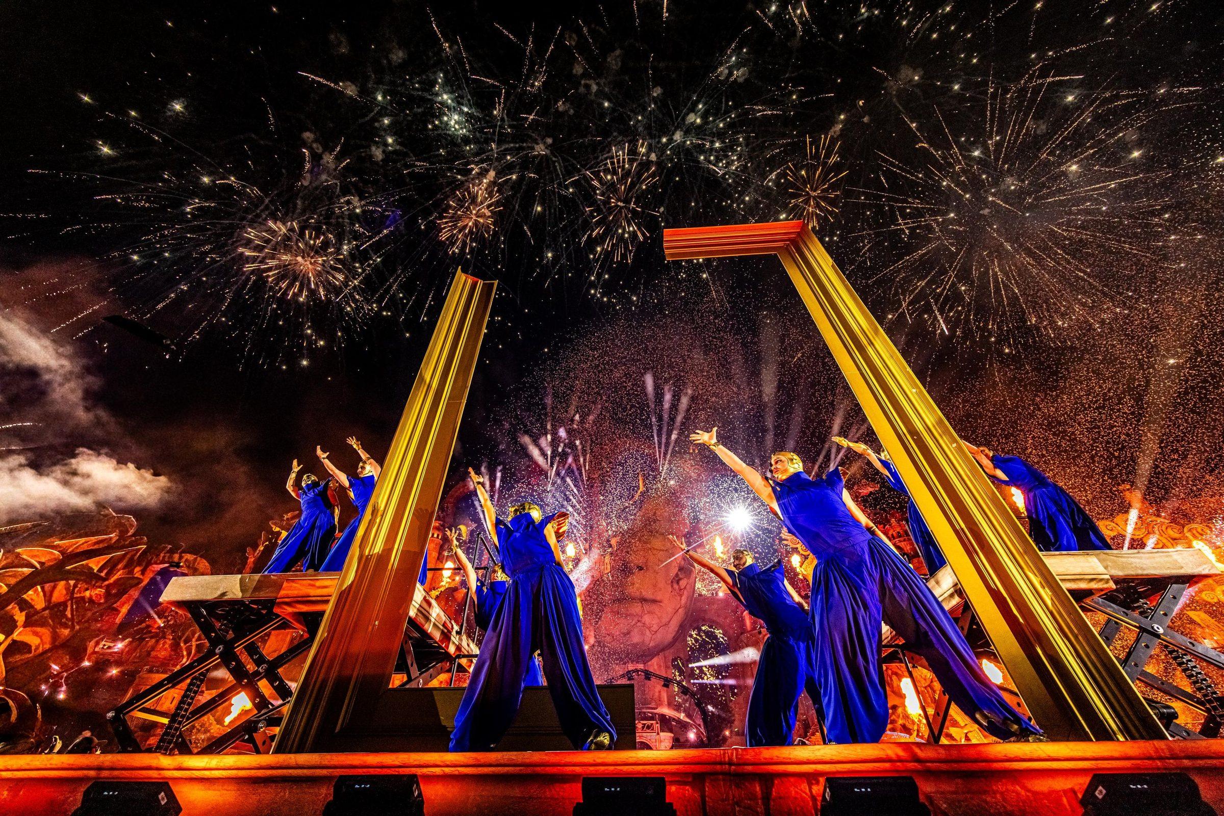 Performers en el Mainstage bajo los fuegos, Tomorrowland 2026